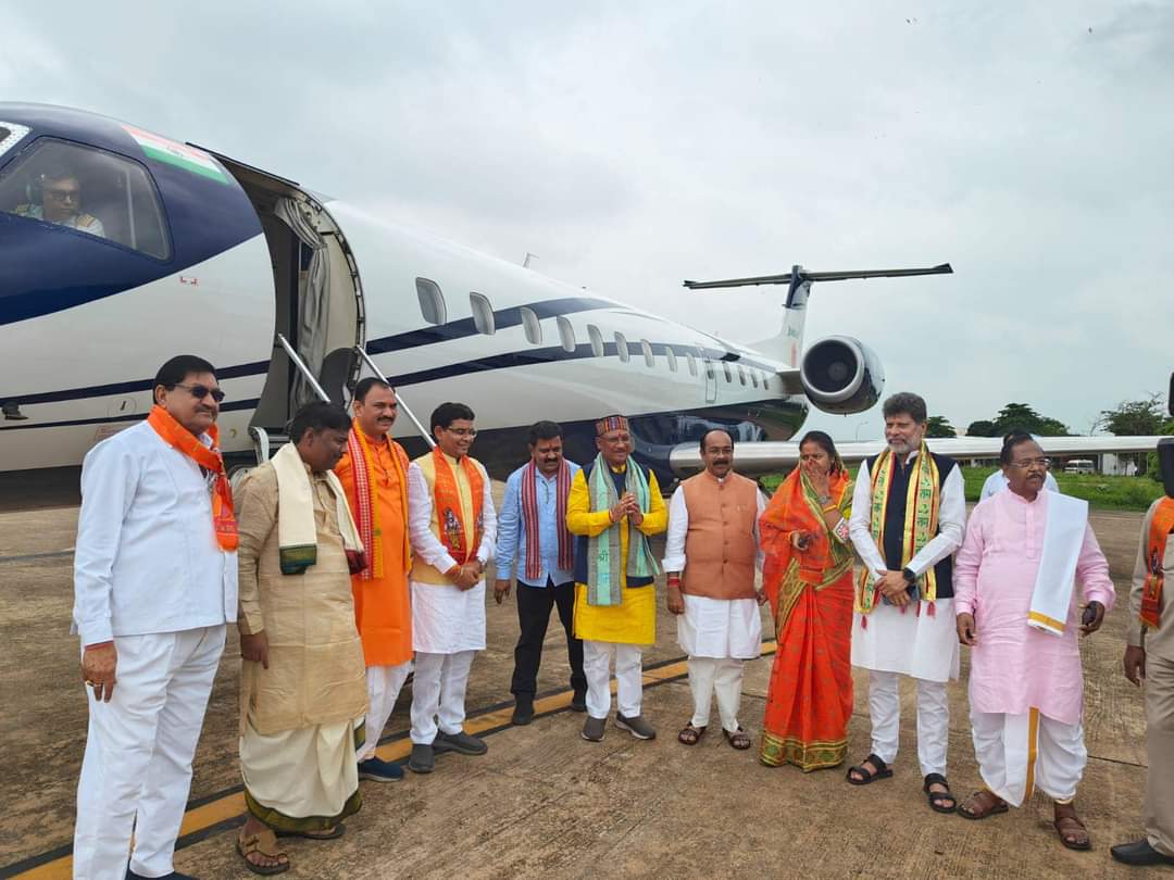 मुख्यमंत्री श्री विष्णु देव साय के साथ पूरा मंत्रिमण्डल राम काज और राम भक्ति की गहरी भावना जय श्री राम के जयघोष के साथ भांचा राम के दर्शन के लिए अयोध्या धाम रवाना
